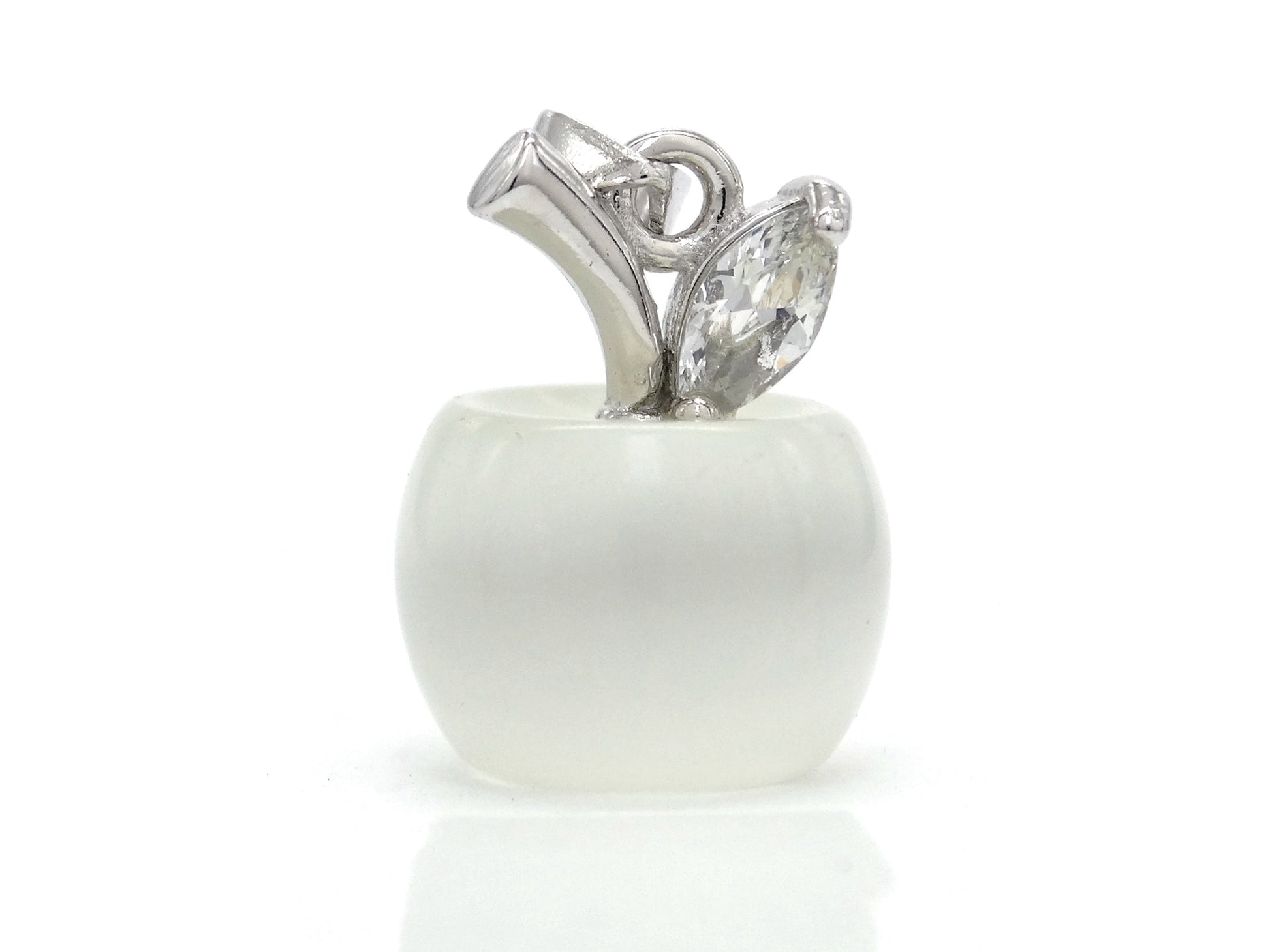 White apple moonstone silver necklace FRONT