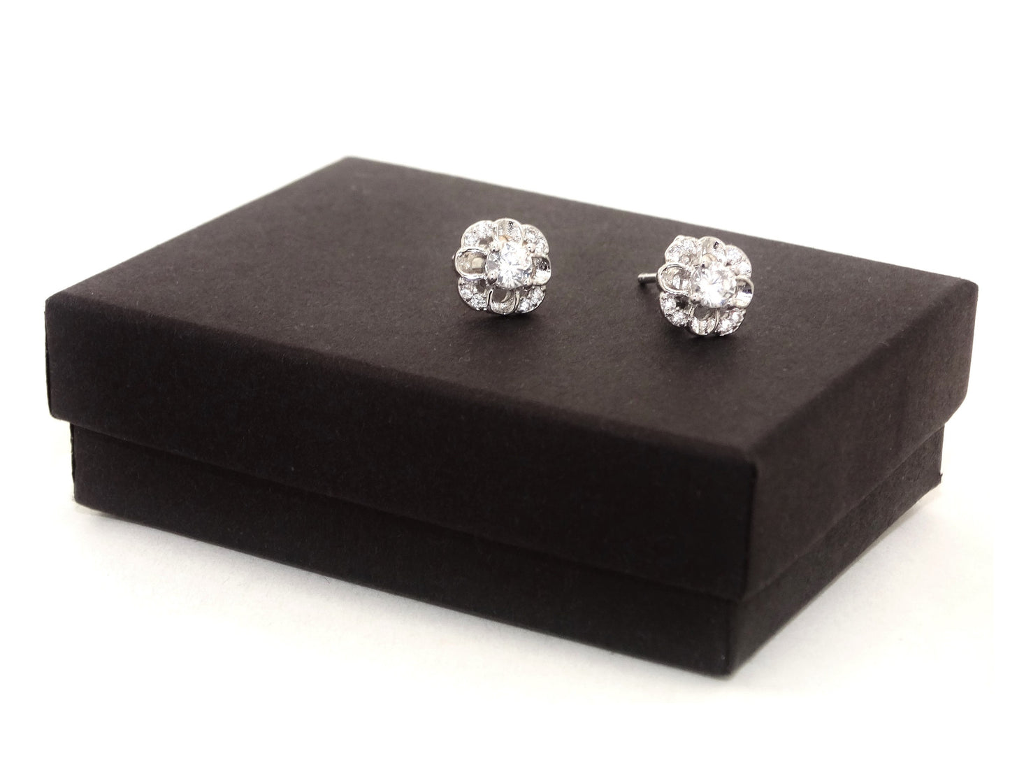 Sterling silver flower stud earrings GIFT BOX