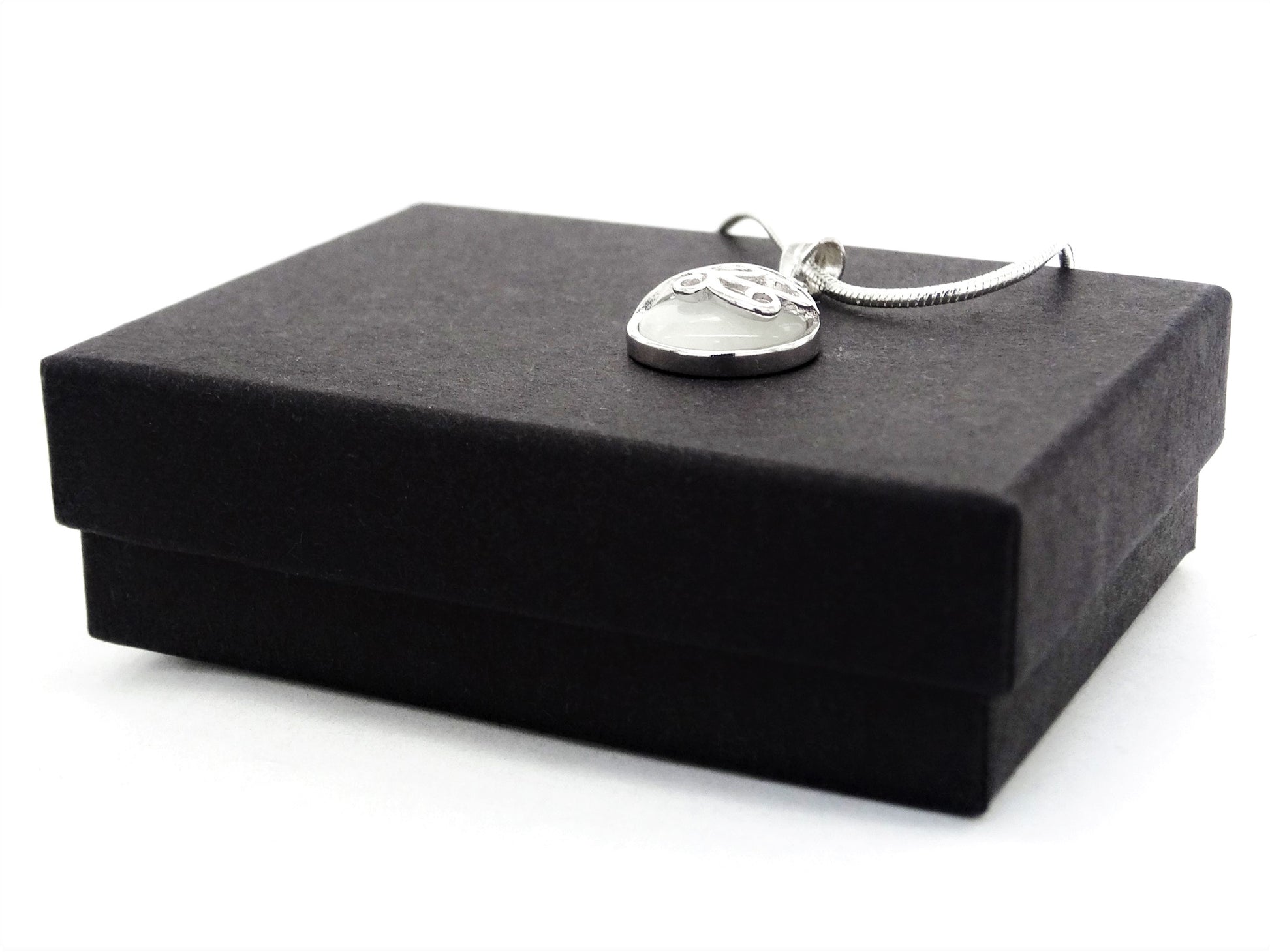 Decorated white moonstone necklace GIFT BOX